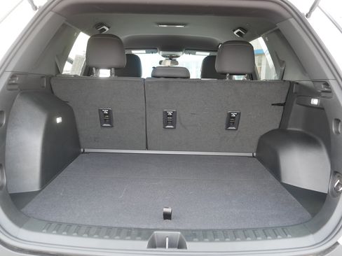 Used 2025 Chevrolet Equinox LT FWD image 18