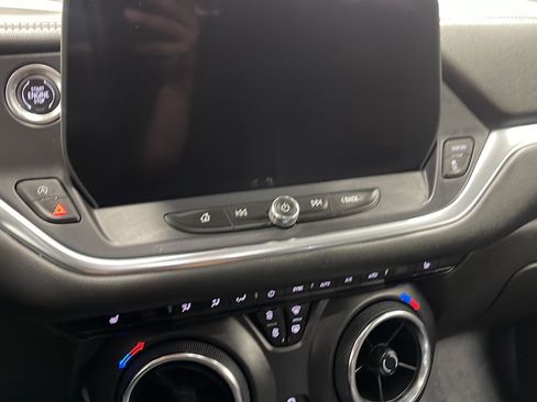 Used 2023 Chevrolet Blazer LT w/ Convenience Package FWD image 4