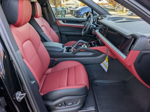 New 2026 Porsche Cayenne image 24