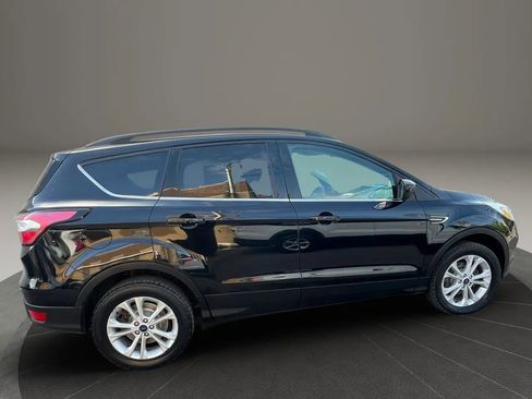 Used 2018 Ford Escape SE FWD image 4