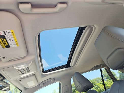 Used 2022 Toyota RAV4 XLE Premium AWD/4WD image 9
