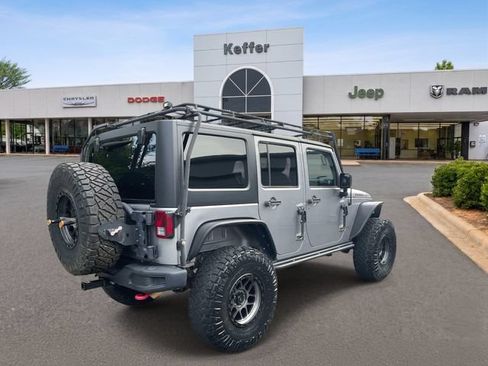 Used 2017 Jeep Wrangler Unlimited Rubicon AWD/4WD image 6