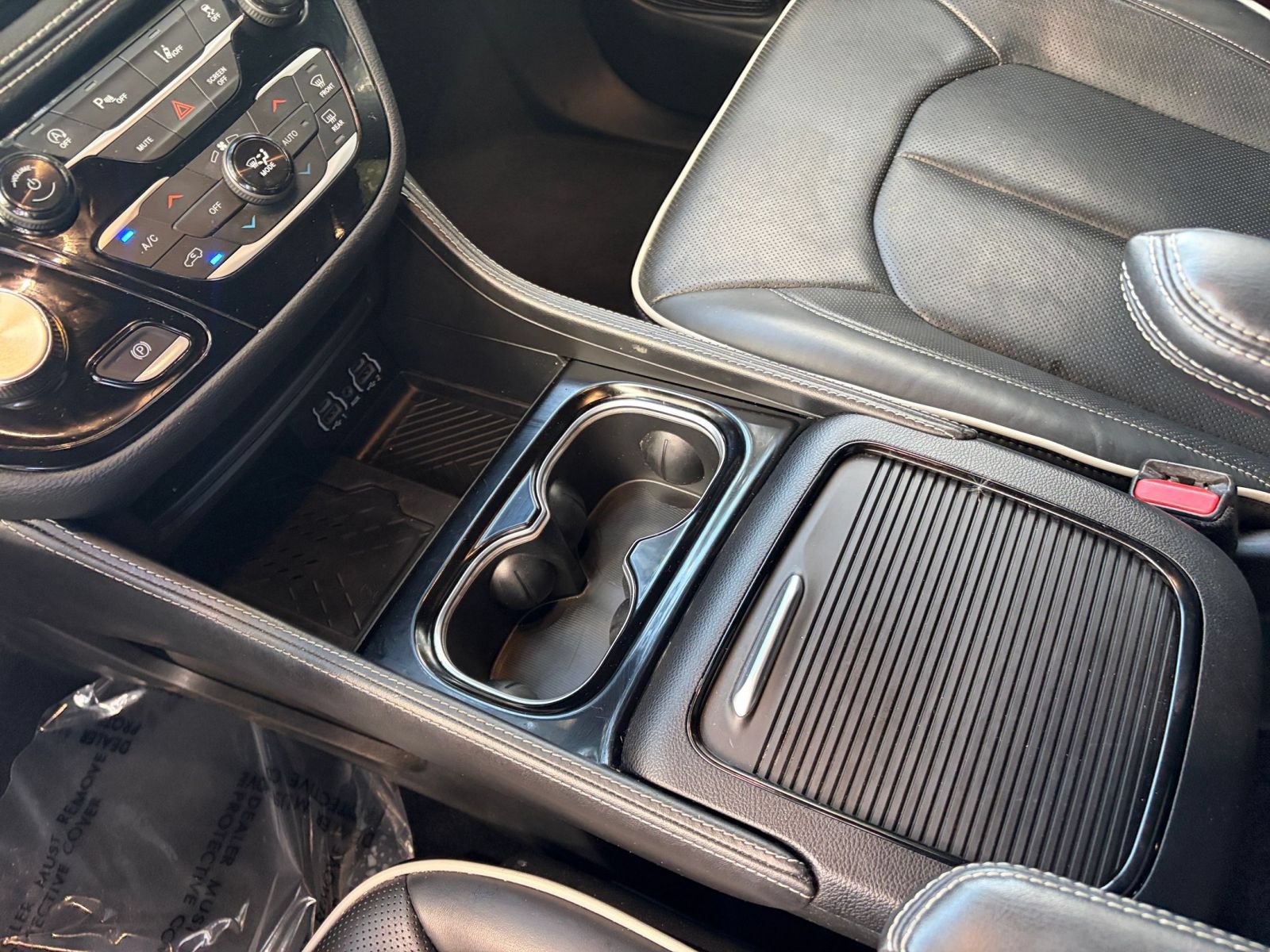 Used 2025 Chrysler Pacifica Limited FWD image 46