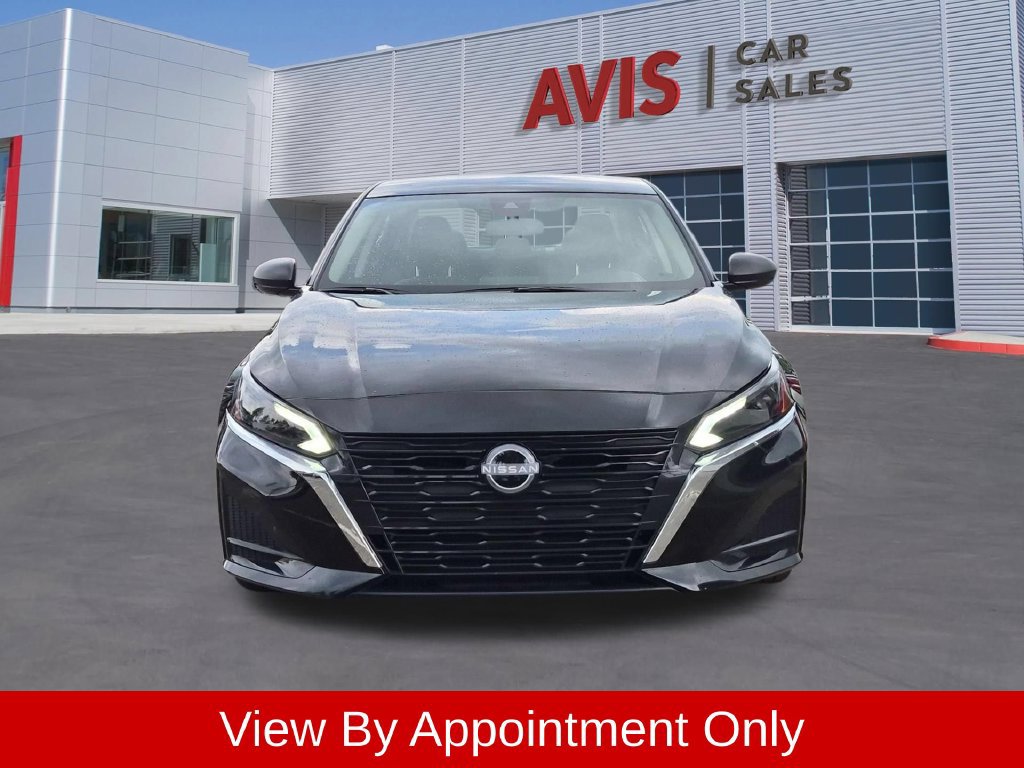 Used 2025 Nissan Altima 2.5 SV FWD image 2