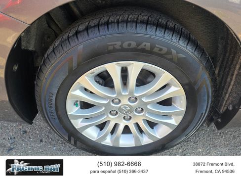 Used 2013 Toyota Sienna XLE image 25