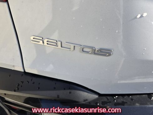 Used 2024 Kia Seltos SX w/ SX Sunroof Package AWD/4WD image 8