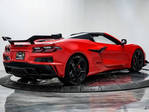 Used 2025 Chevrolet Corvette Z06 w/ Z07 Performance Package image 18