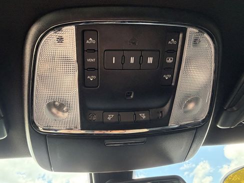 Used 2023 Chrysler 300 S w/ Comfort Group RWD image 22