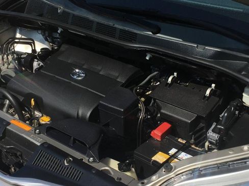 Used 2015 Toyota Sienna Limited FWD image 31