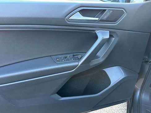 Used 2021 Volkswagen Tiguan SE w/ Panoramic Sunroof Package image 20