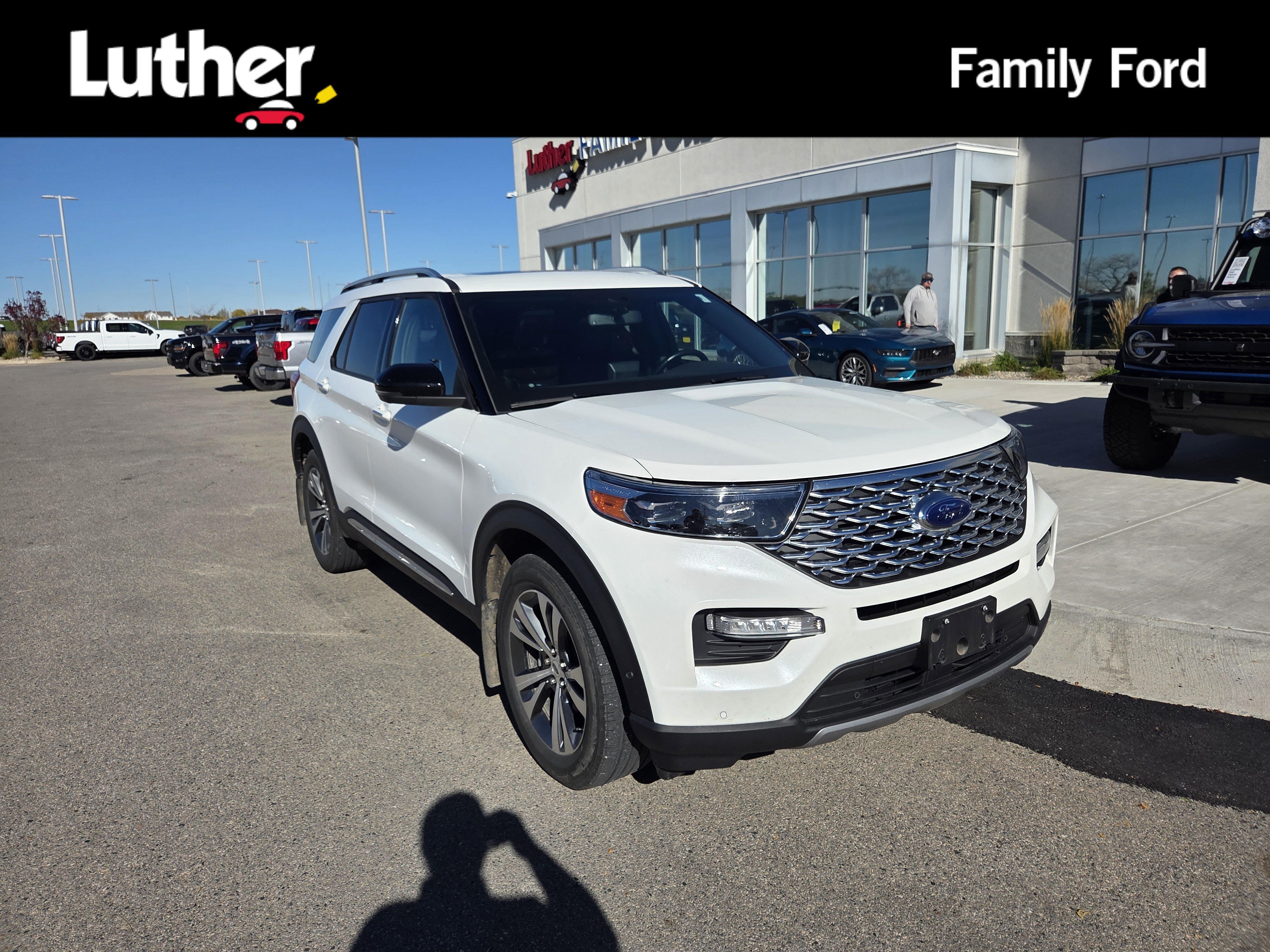 Used 2020 Ford Explorer Platinum w/ Premium Technology Package AWD/4WD image 1
