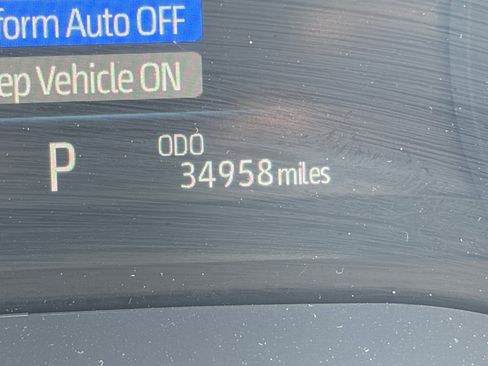 Used 2025 Toyota Sienna XLE FWD image 17
