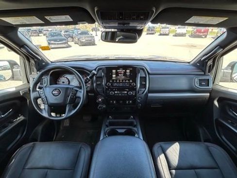 Used 2021 Nissan Titan PRO-4X w/ Pro-4x Convenience Package image 13