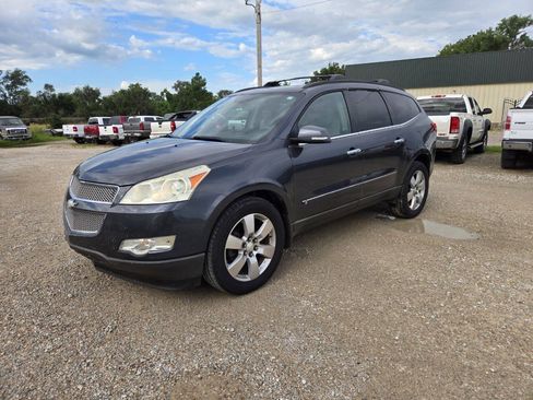 Used 2009 Chevrolet Traverse LTZ AWD/4WD image 4