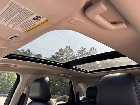 Used 2021 Ford Edge Titanium AWD/4WD image 22