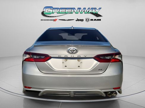 Used 2022 Toyota Camry SE image 2