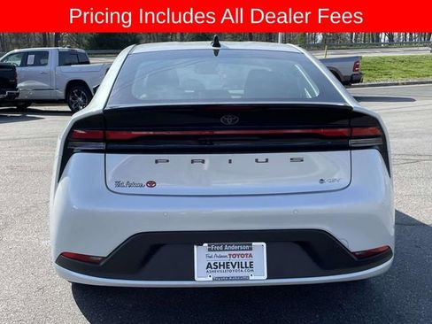 Used 2026 Toyota Prius LE AWD/4WD image 4