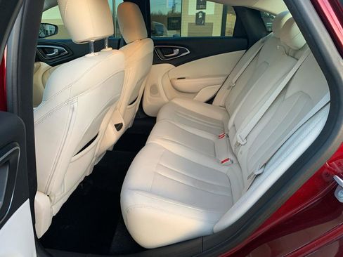Used 2016 Chrysler 200 Limited FWD image 8
