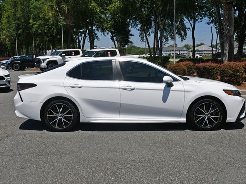 Certified 2023 Toyota Camry SE FWD image 5