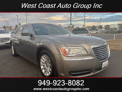 Used 2014 Chrysler 300 image 2