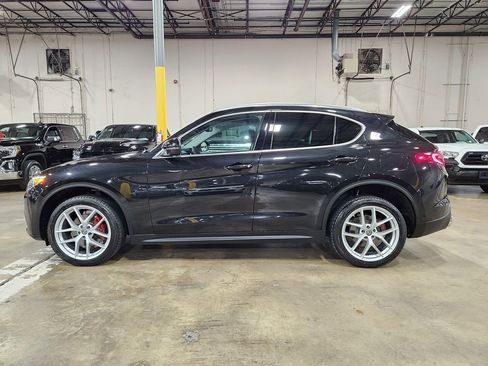 Used 2018 Alfa Romeo Stelvio AWD image 8