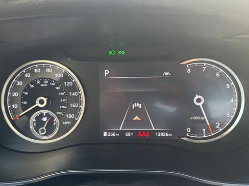 Used 2025 Genesis G70 2.5T image 40