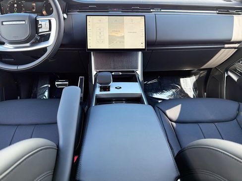 New 2026 Land Rover Range Rover Long Wheelbase SE AWD/4WD image 18