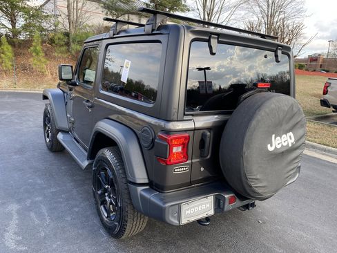 Used 2018 Jeep Wrangler Sport image 6