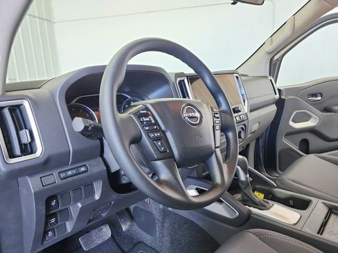 Used 2025 Nissan Frontier SV RWD image 18