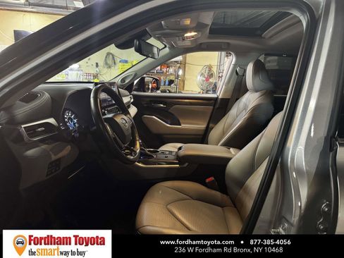 Used 2021 Toyota Highlander Limited AWD/4WD image 18