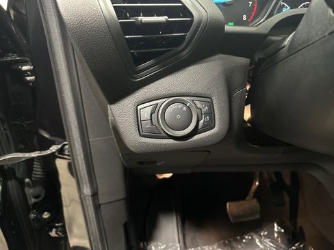 Used 2019 Ford Escape SE image 37