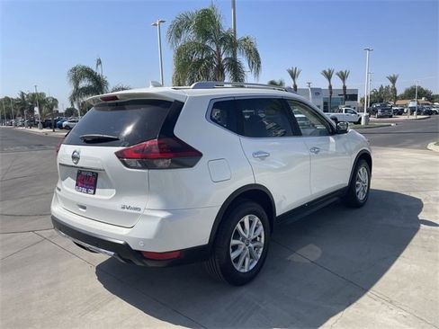 Used 2020 Nissan Rogue SV image 8