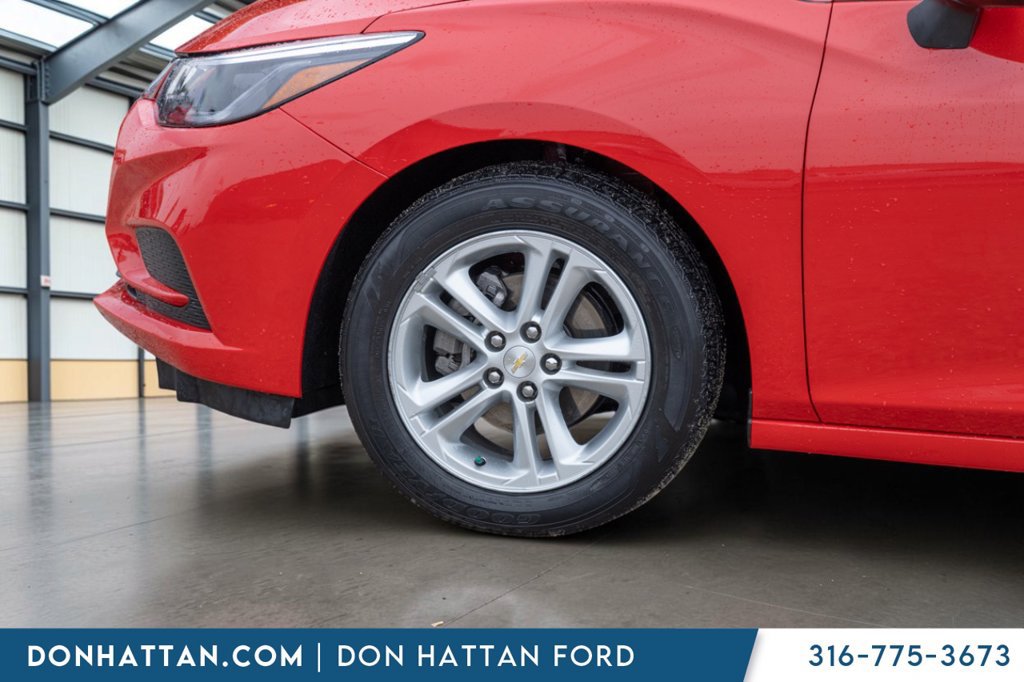Used 2018 Chevrolet Cruze LT w/ Convenience Package FWD image 30