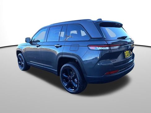 New 2025 Jeep Grand Cherokee Limited image 3