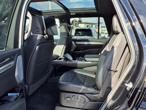 Used 2025 Cadillac Escalade V image 12