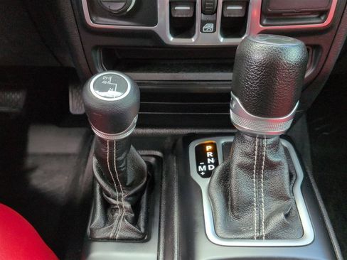 Used 2018 Jeep Wrangler Unlimited Sahara w/ Dual Top Group AWD/4WD image 27