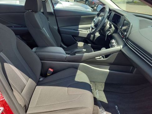 Used 2025 Hyundai Elantra SE FWD image 29