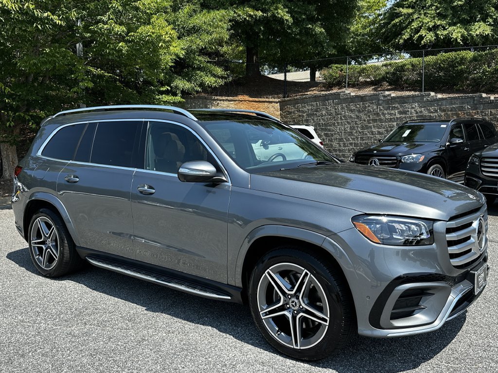 Used 2025 Mercedes-Benz GLS 450 4MATIC w/ AMG Line Exterior image 2