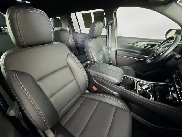 Used 2025 Chevrolet Traverse LT FWD image 34