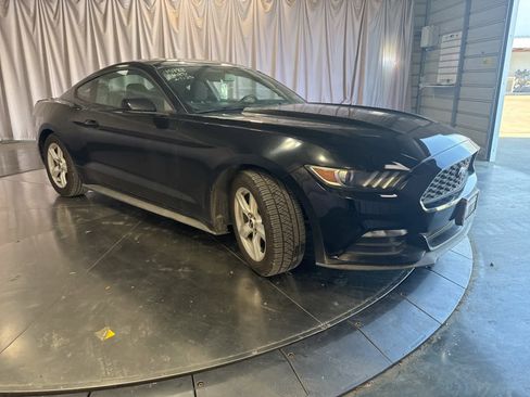 Used 2015 Ford Mustang Coupe image 2