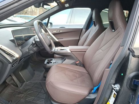 Used 2022 BMW iX xDrive50 w/ Premium Package image 9