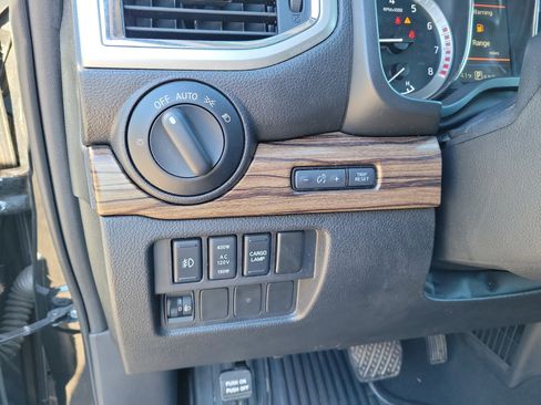 Used 2019 Nissan Titan SL w/ Chrome Package image 19