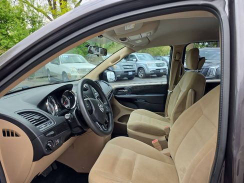 Used 2015 Dodge Grand Caravan American Value Package FWD image 8
