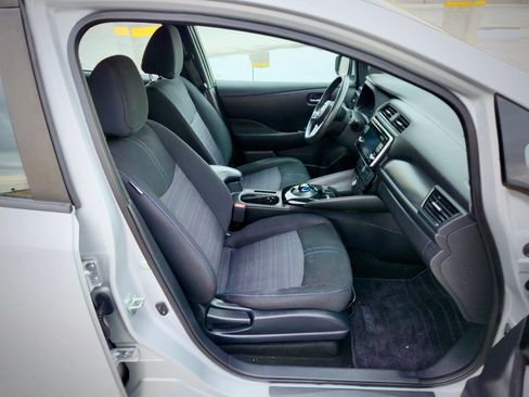 Used 2018 Nissan Leaf SV image 30
