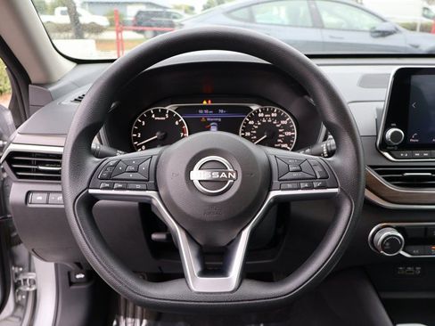 Used 2024 Nissan Altima 2.5 SV image 40