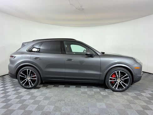 Certified 2025 Porsche Cayenne S AWD/4WD image 9