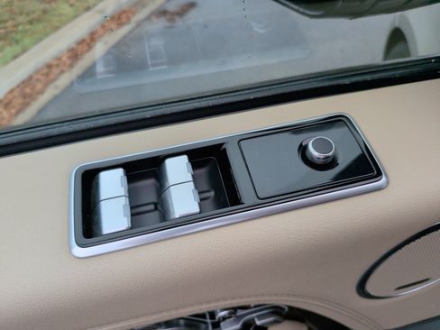 Used 2020 Land Rover Range Rover HSE image 31