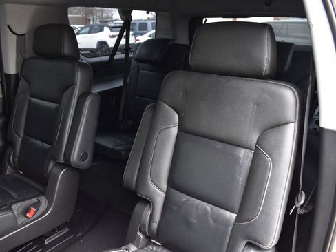 Used 2018 Chevrolet Suburban LT image 23