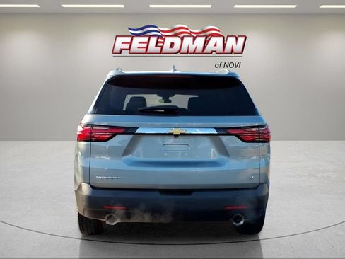 Used 2023 Chevrolet Traverse LT FWD image 2