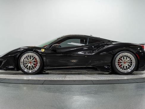 Used 2019 Ferrari 488 Pista Coupe RWD image 10